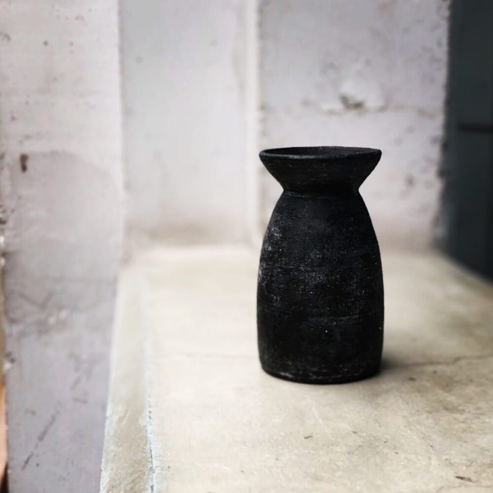 Black flower vase