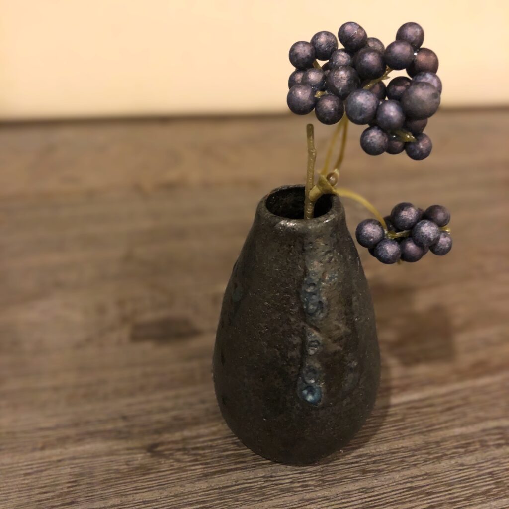 Black flower vase